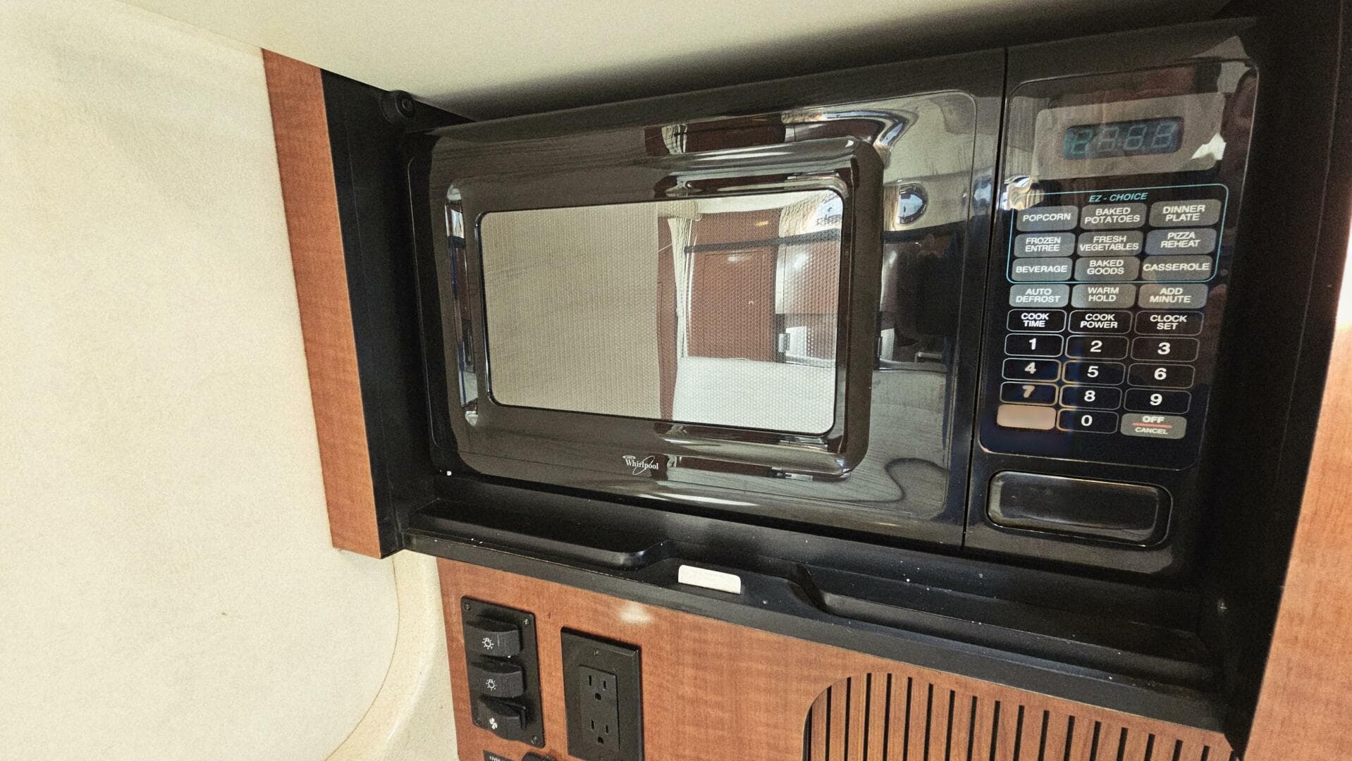 2003 Sea Ray 340 Sundancer — photo 28