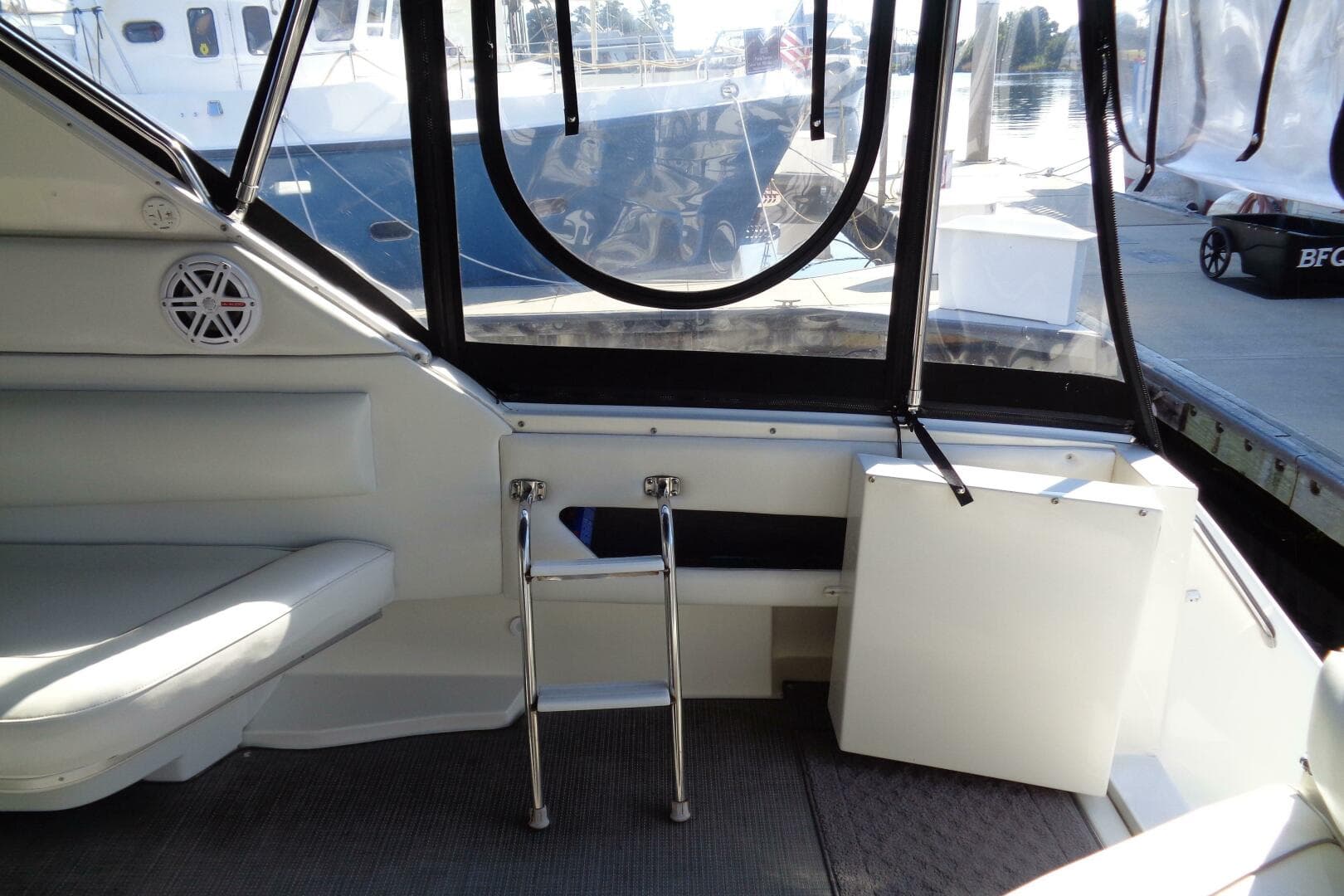 1991 Sea Ray 480 Sundancer — photo 22