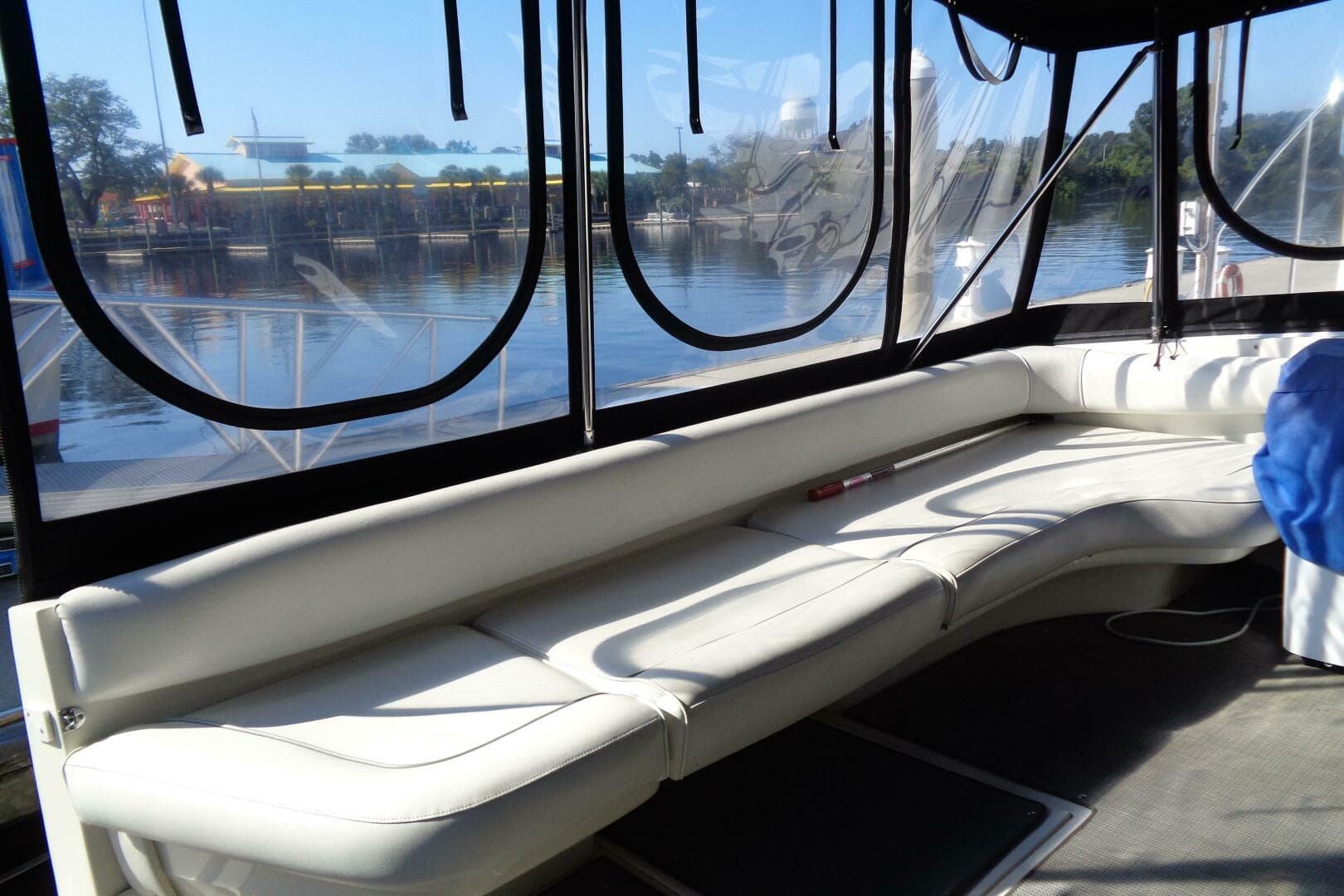 1991 Sea Ray 480 Sundancer — photo 11