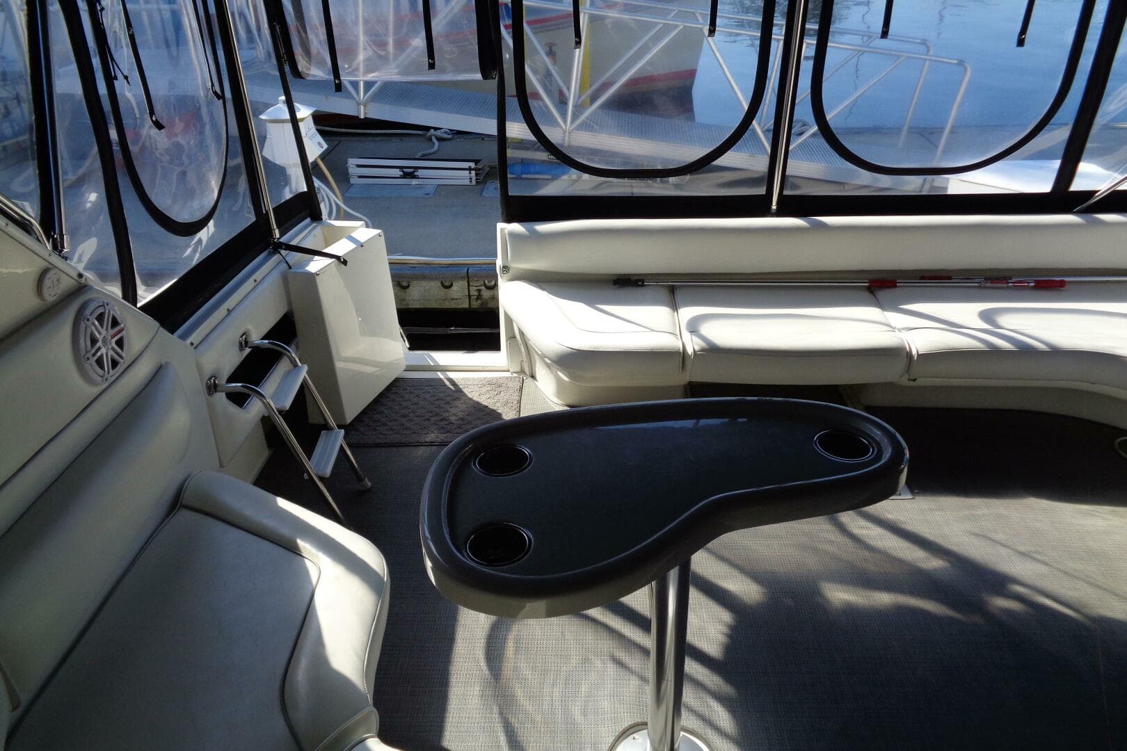 1991 Sea Ray 480 Sundancer — photo 16