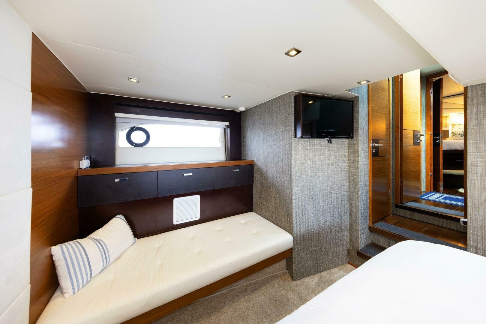 2014 Tiara Yachts 5000 Express — photo 36