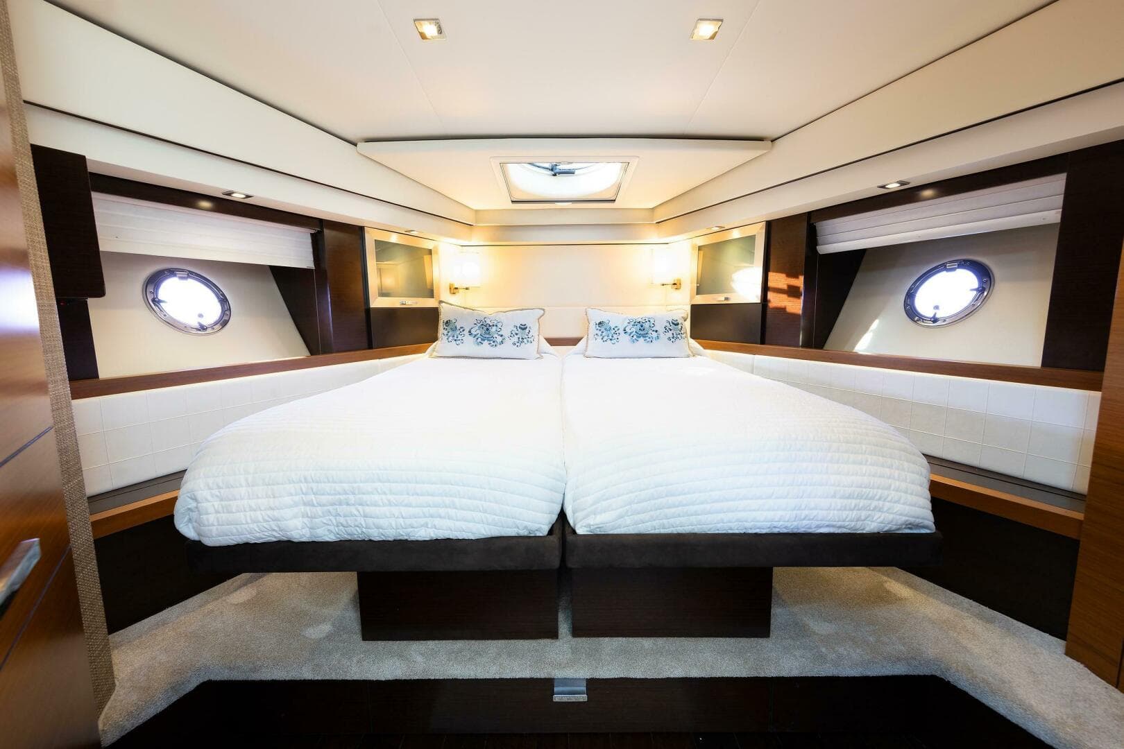 2014 Tiara Yachts 5000 Express — photo 33