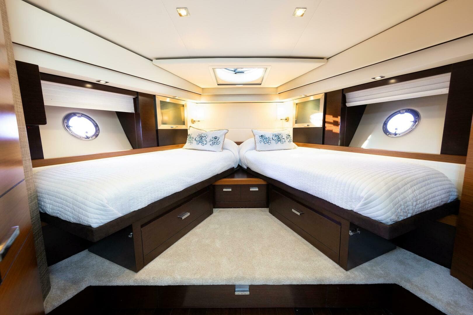 2014 Tiara Yachts 5000 Express — photo 32