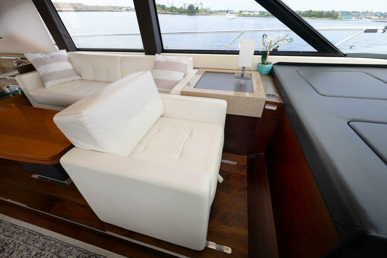 2014 Tiara Yachts 5000 Express — photo 24