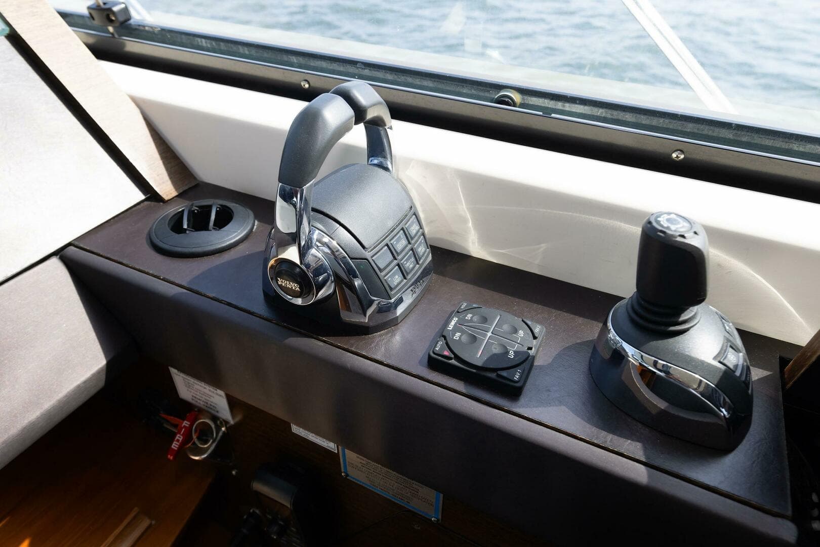 2014 Tiara Yachts 5000 Express — photo 29