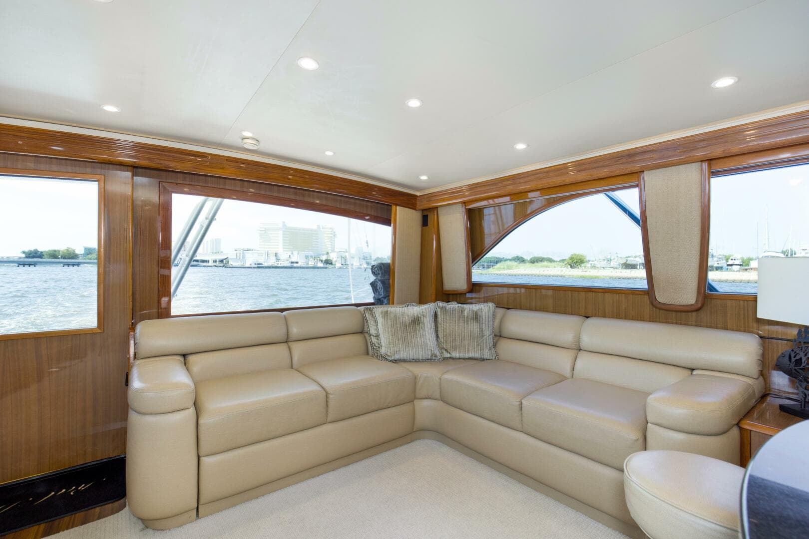 2007 Viking 64 Enclosed Bridge — photo 8