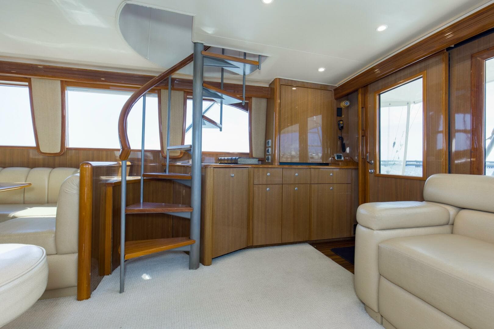 2007 Viking 64 Enclosed Bridge — photo 7