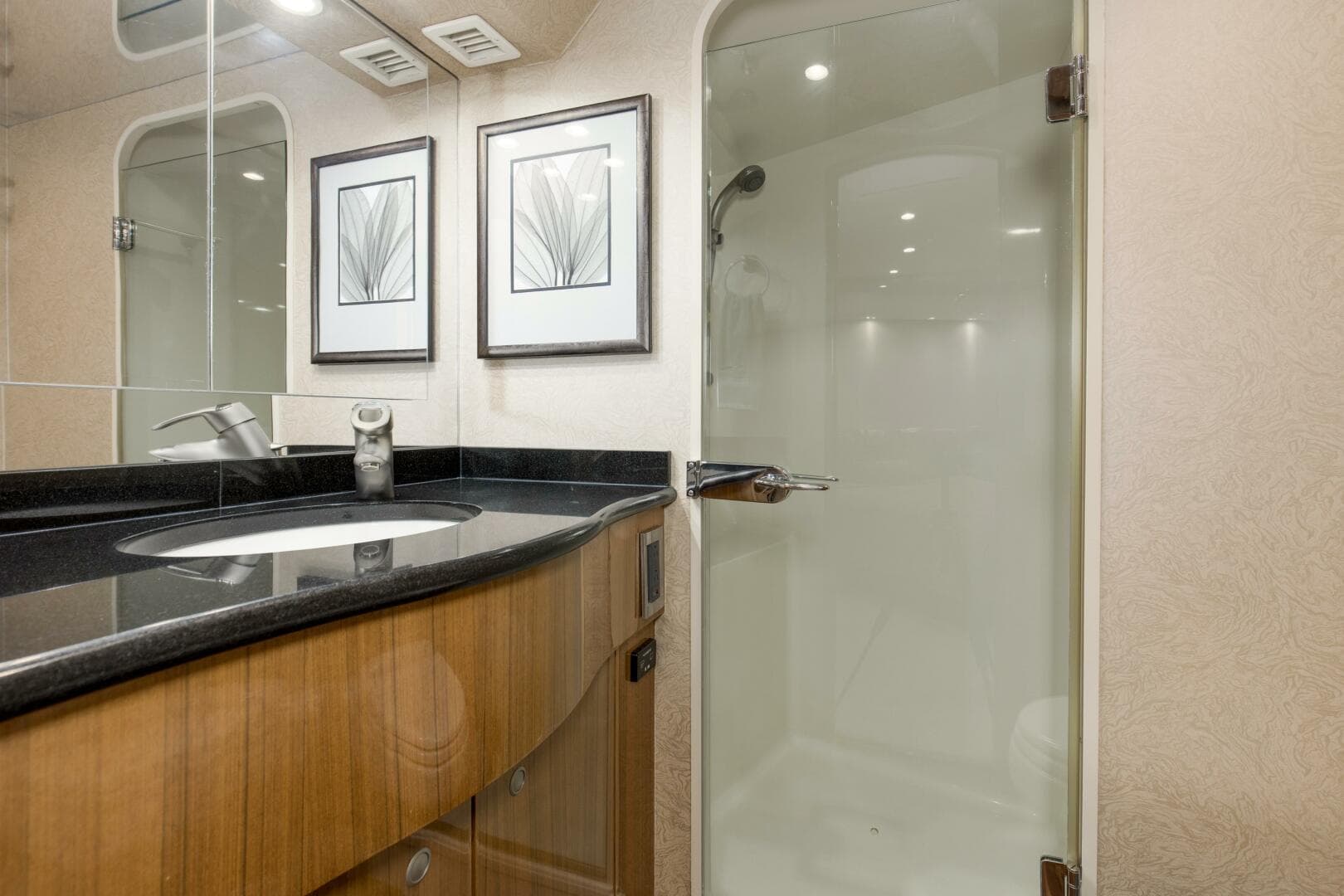 2007 Viking 64 Enclosed Bridge — photo 22