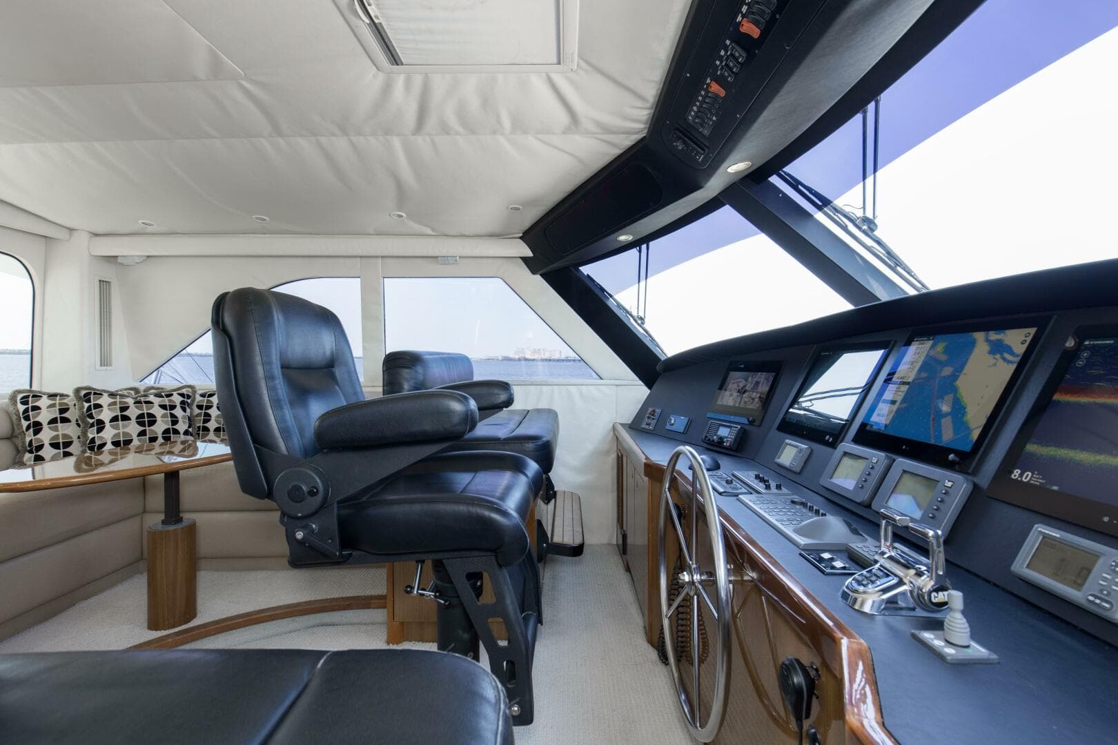 2007 Viking 64 Enclosed Bridge — photo 3