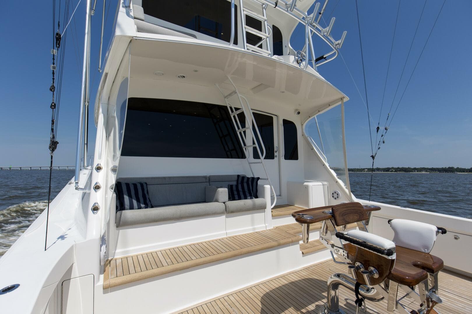 2007 Viking 64 Enclosed Bridge — photo 4