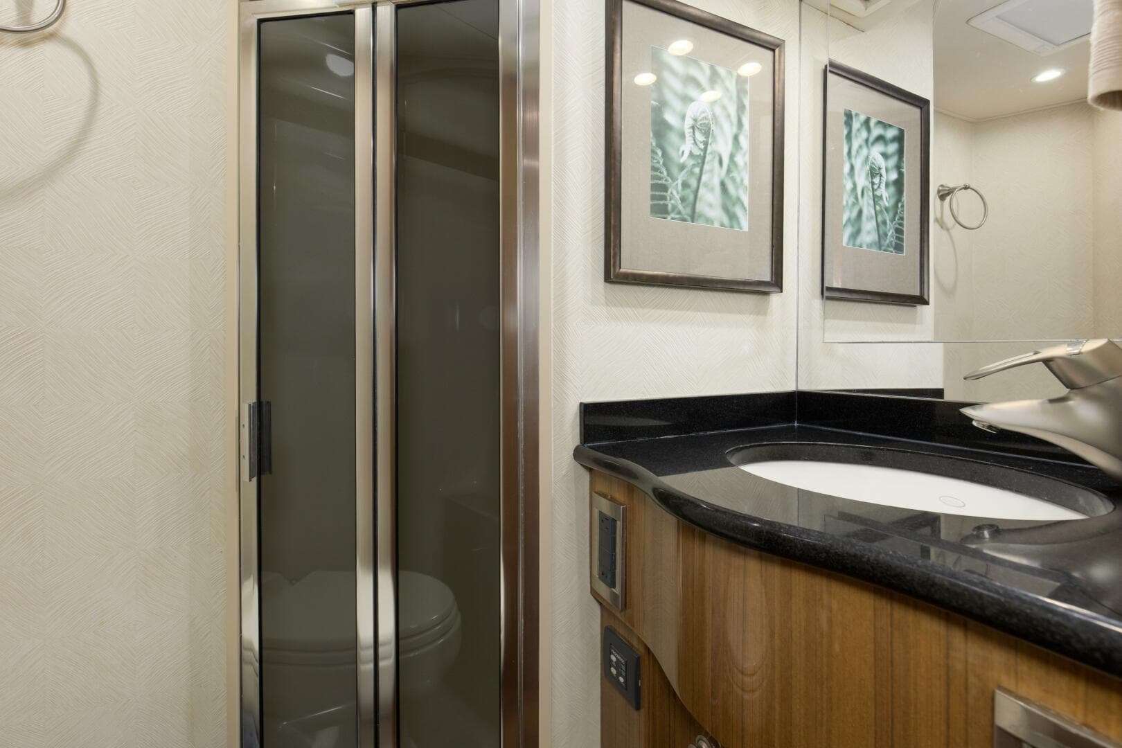 2007 Viking 64 Enclosed Bridge — photo 30