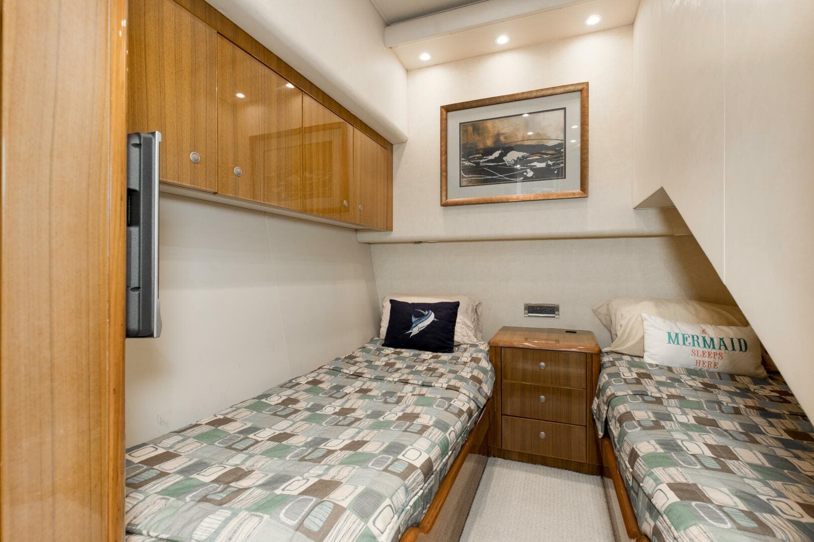 2007 Viking 64 Enclosed Bridge — photo 29