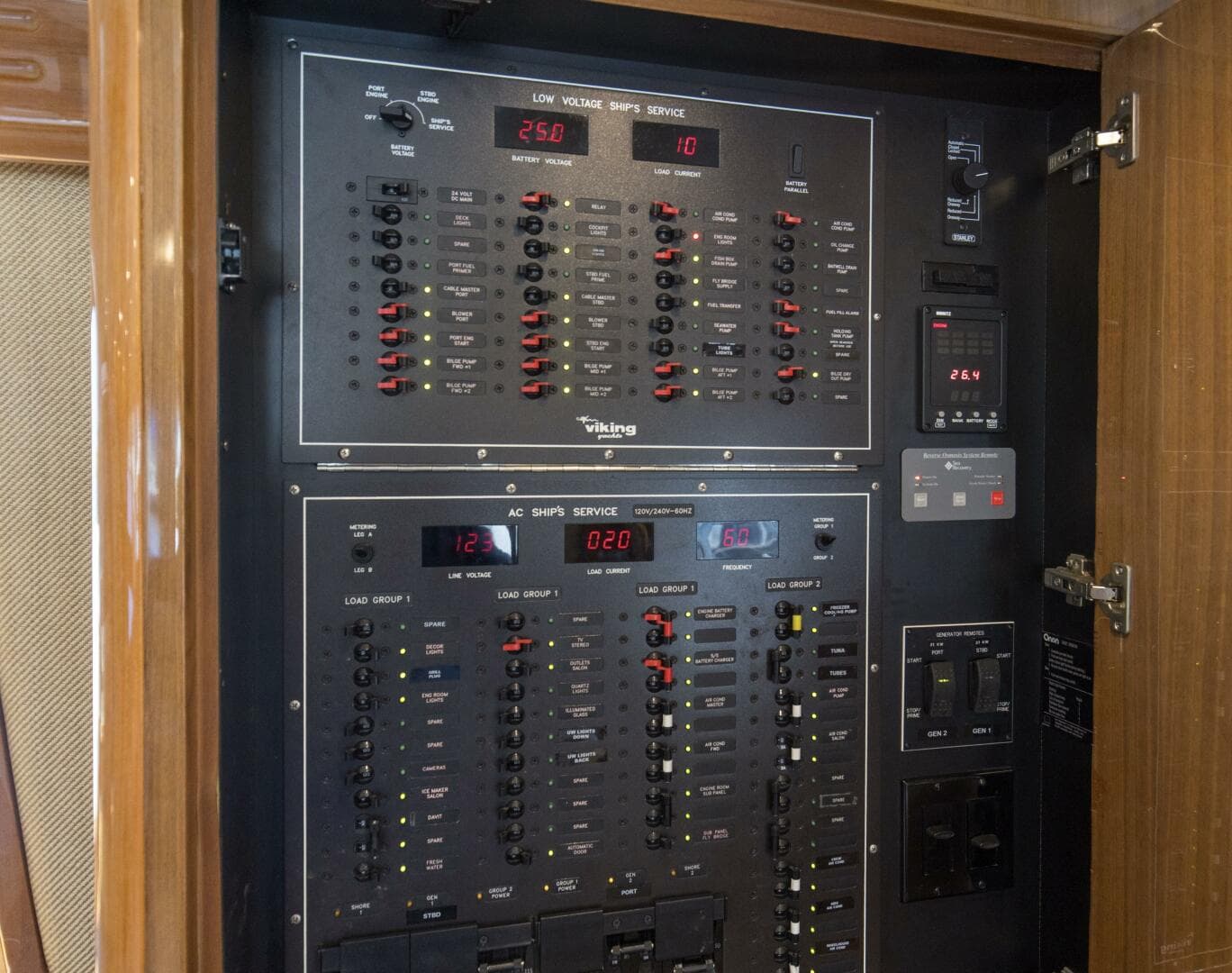 2007 Viking 64 Enclosed Bridge — photo 15