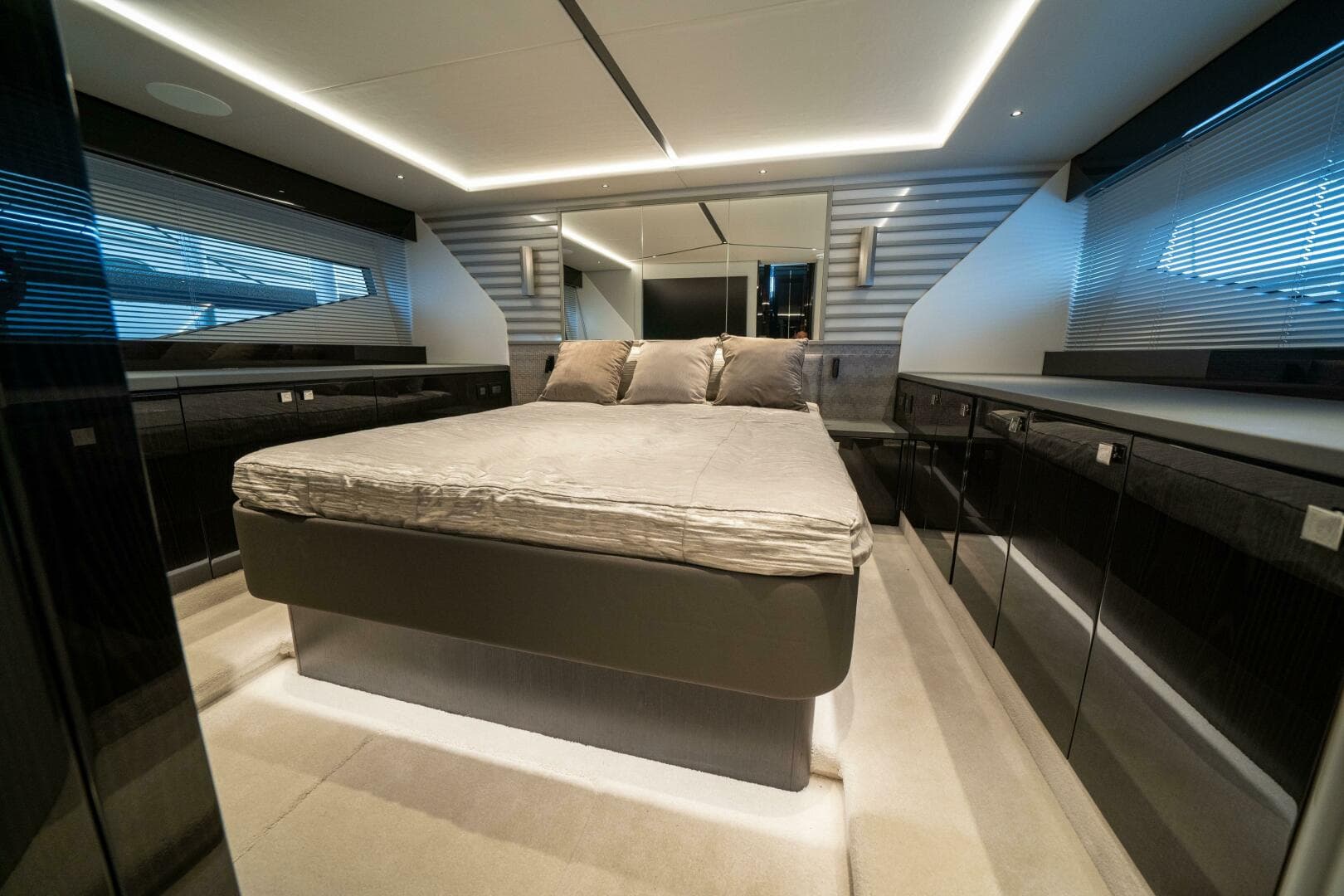 2026 Sunseeker 55 Predator — photo 3