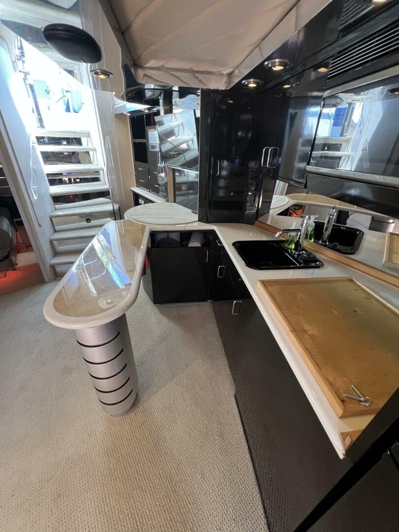 1990 Tempest 60 Express — photo 12