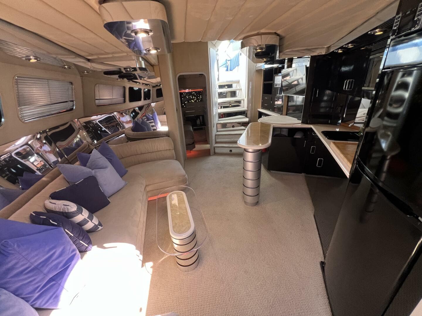 1990 Tempest 60 Express — photo 9