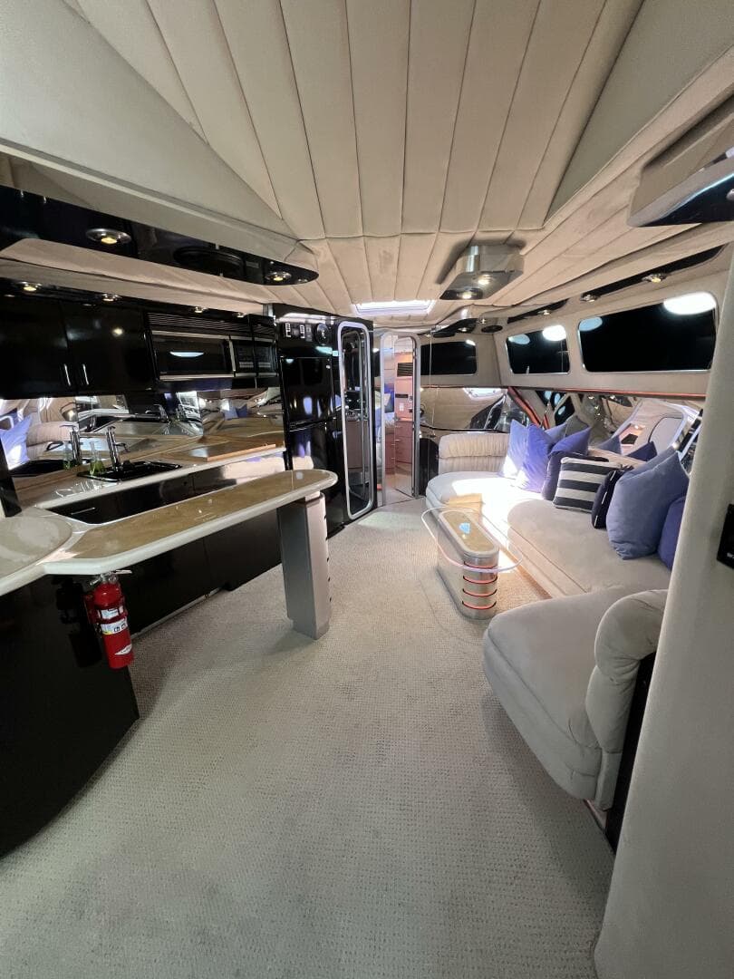 1990 Tempest 60 Express — photo 7