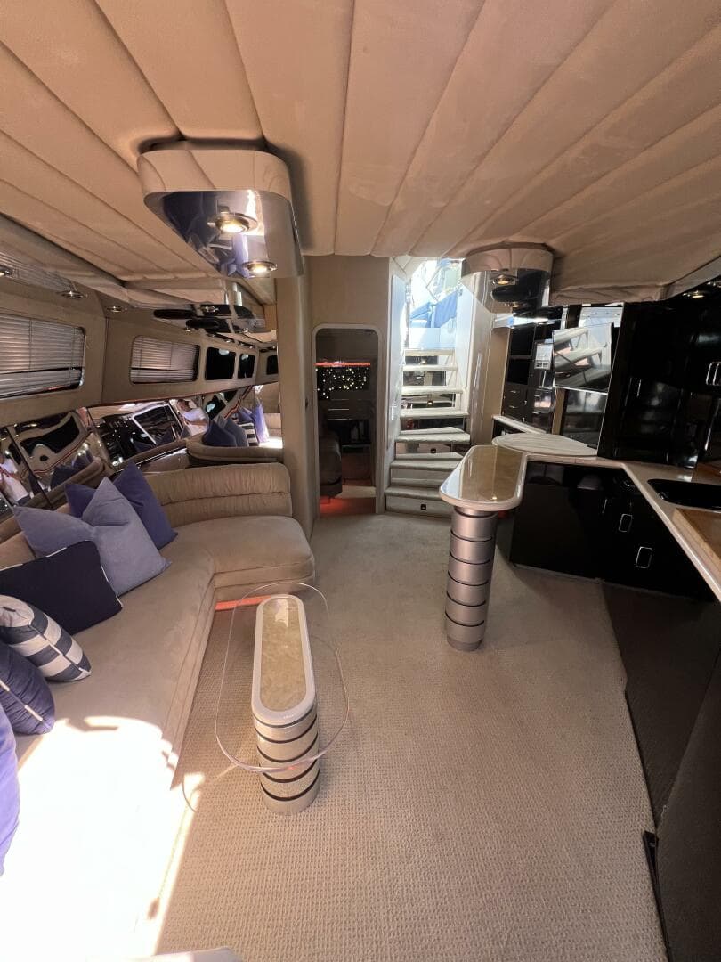 1990 Tempest 60 Express — photo 8