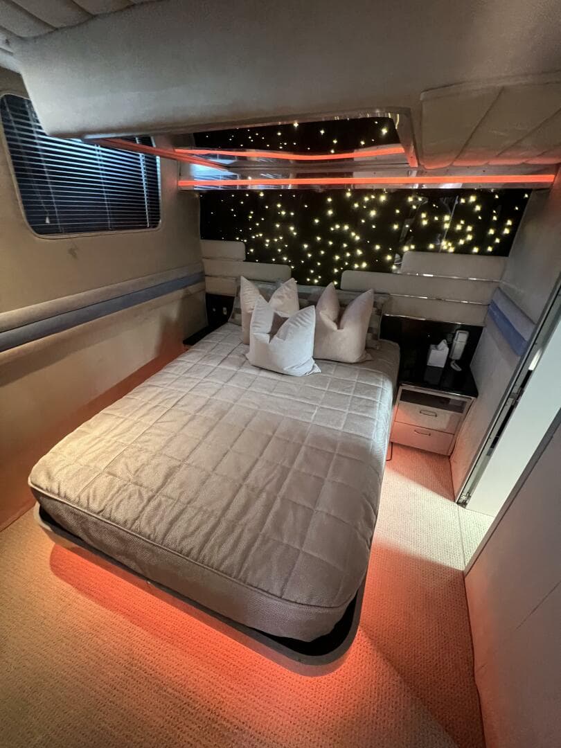 1990 Tempest 60 Express — photo 4