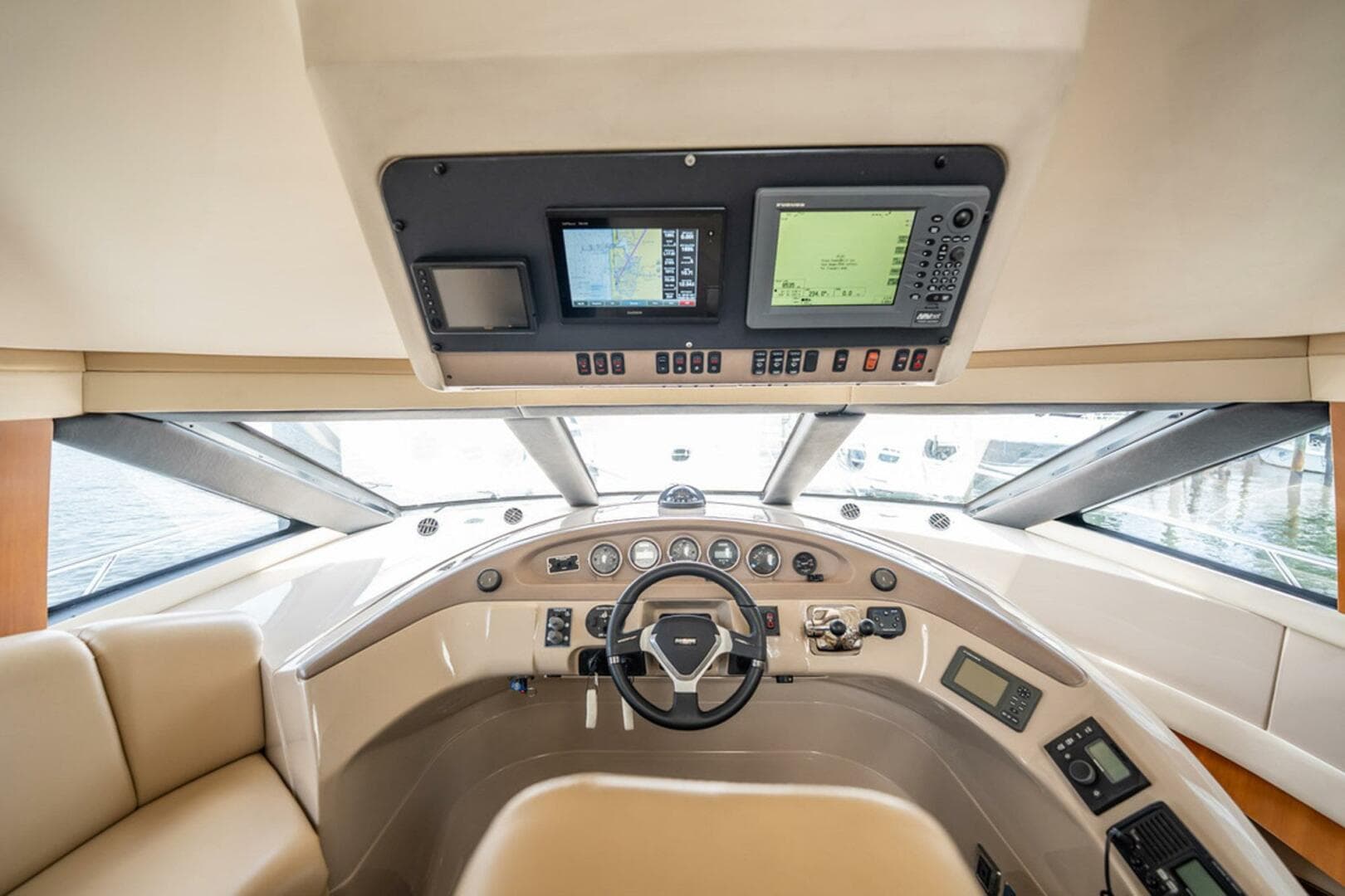 2005 Carver 56 Voyager — photo 19