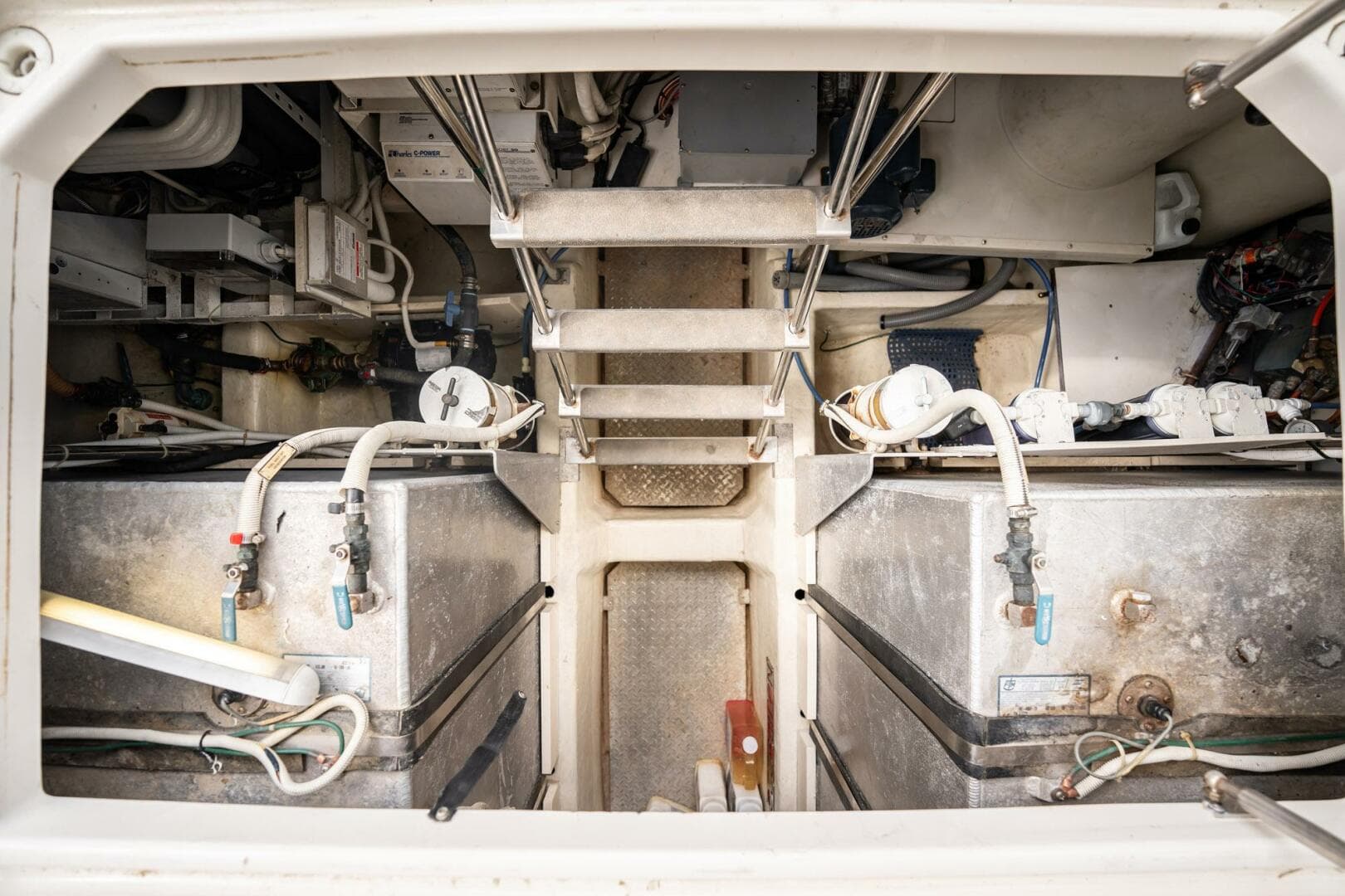 2005 Carver 56 Voyager — photo 37