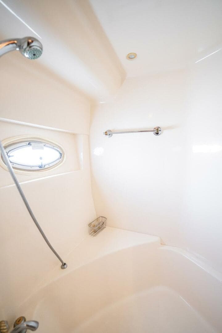 2005 Carver 56 Voyager — photo 36