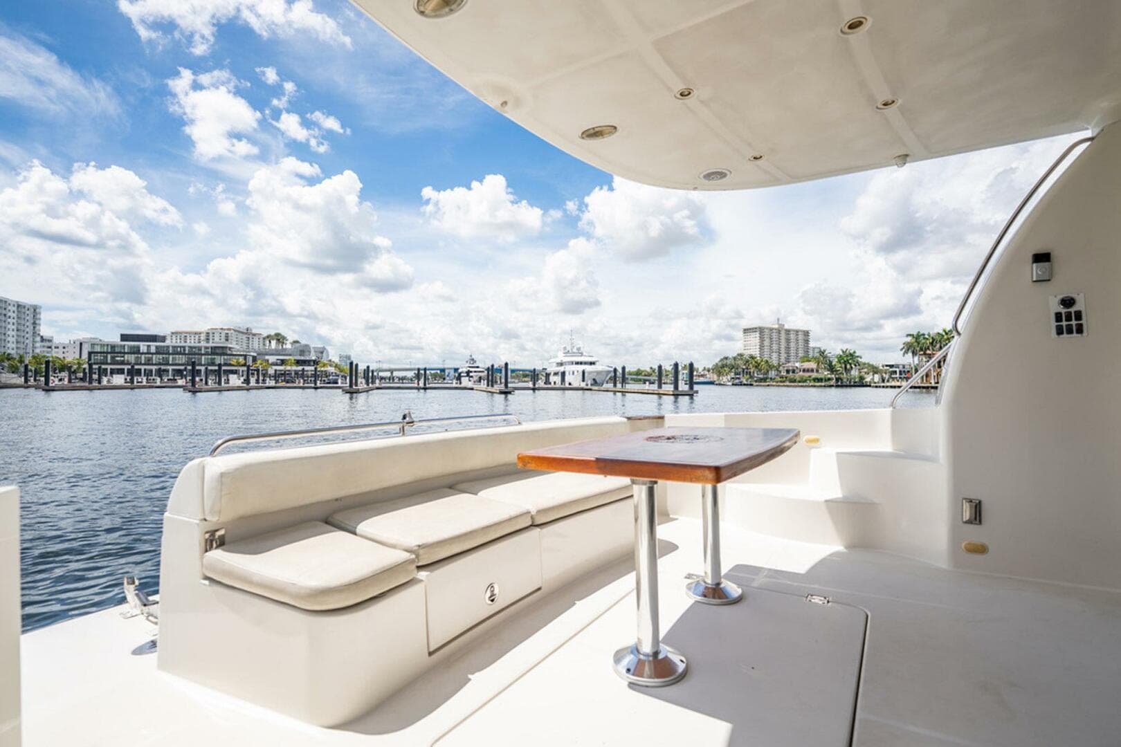 2005 Carver 56 Voyager — photo 6