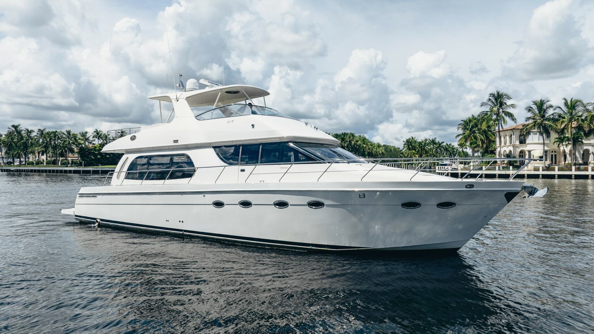 2005 Carver 56 Voyager