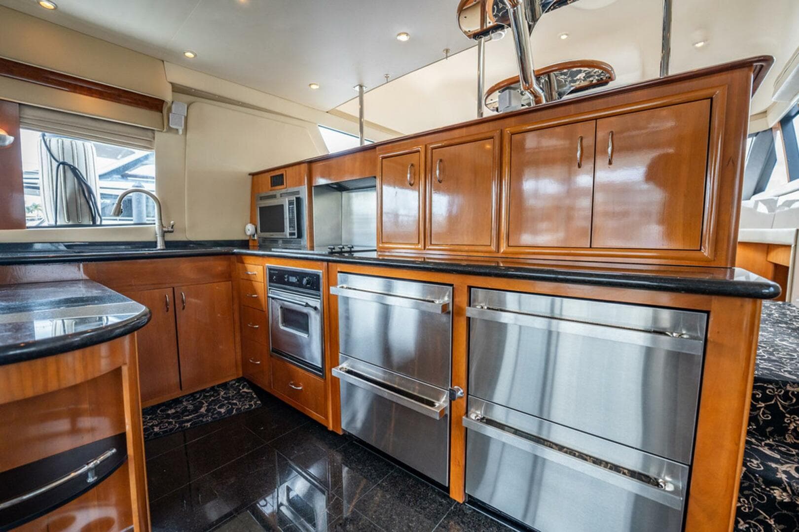 2005 Carver 56 Voyager — photo 17