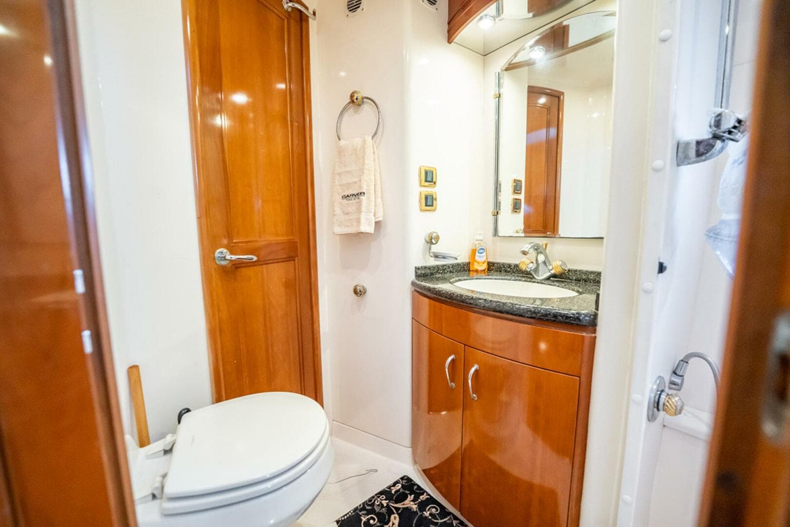 2005 Carver 56 Voyager — photo 27