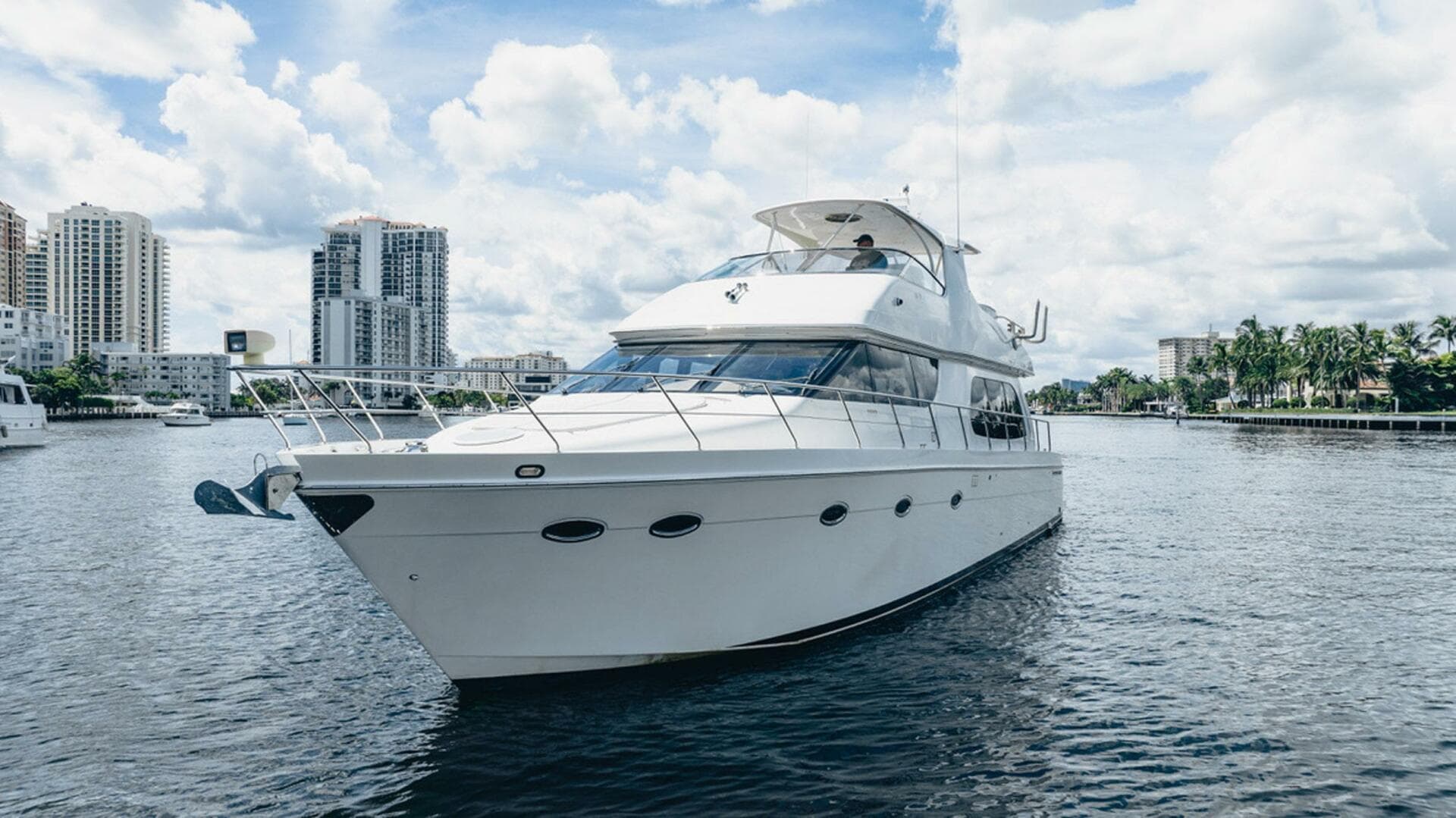 2005 Carver 56 Voyager — photo 2