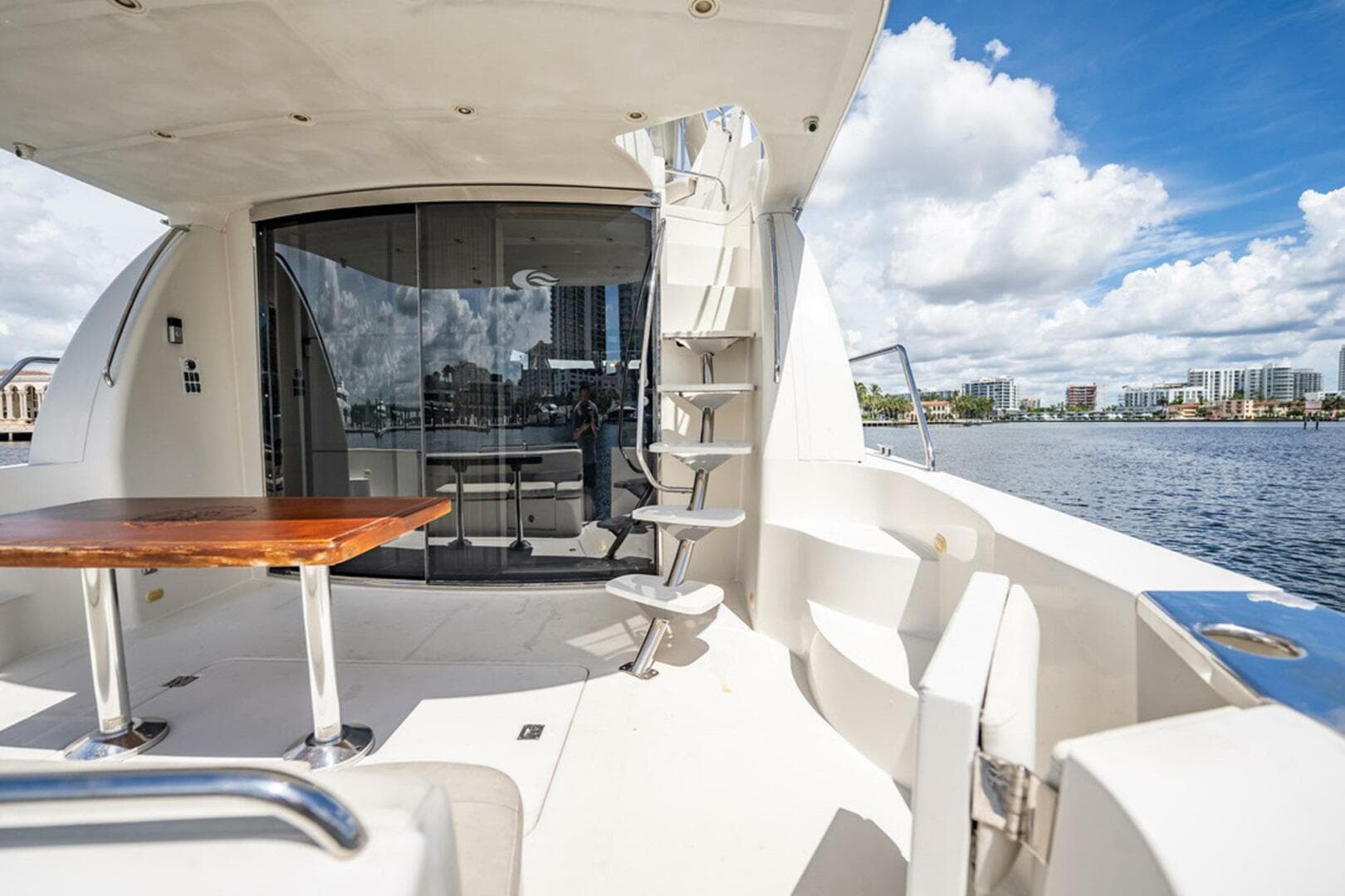 2005 Carver 56 Voyager — photo 5