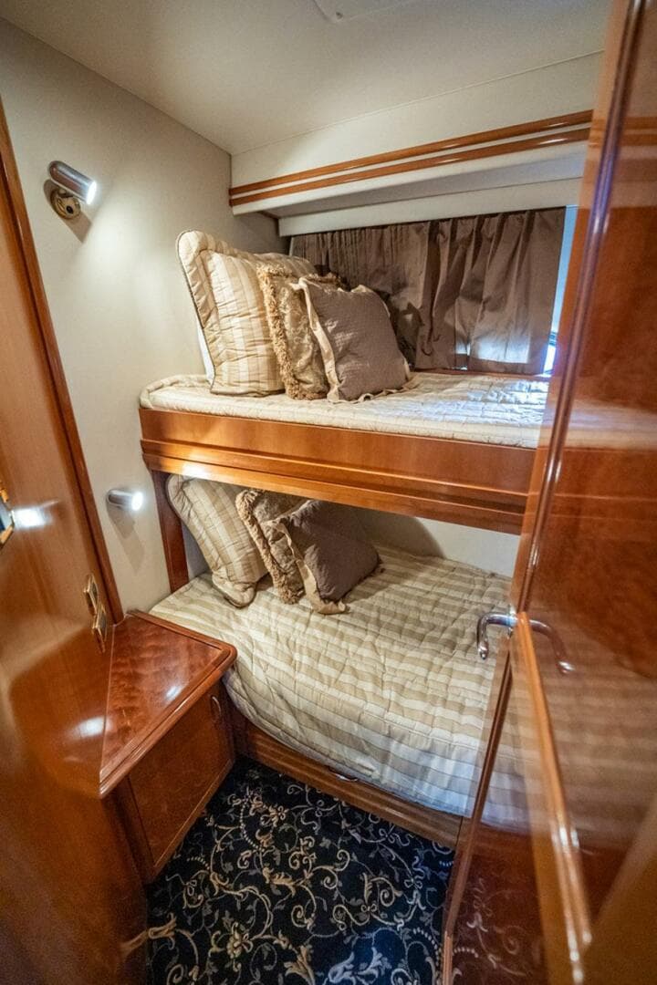 2005 Carver 56 Voyager — photo 22