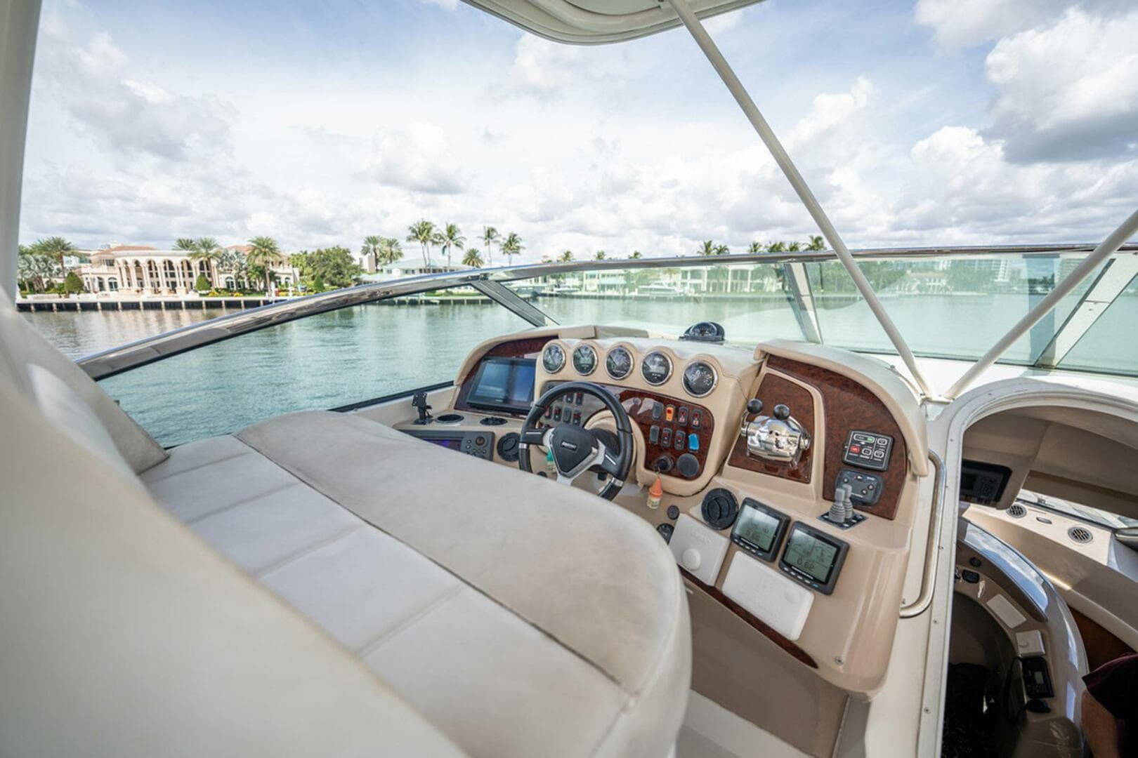 2005 Carver 56 Voyager — photo 9