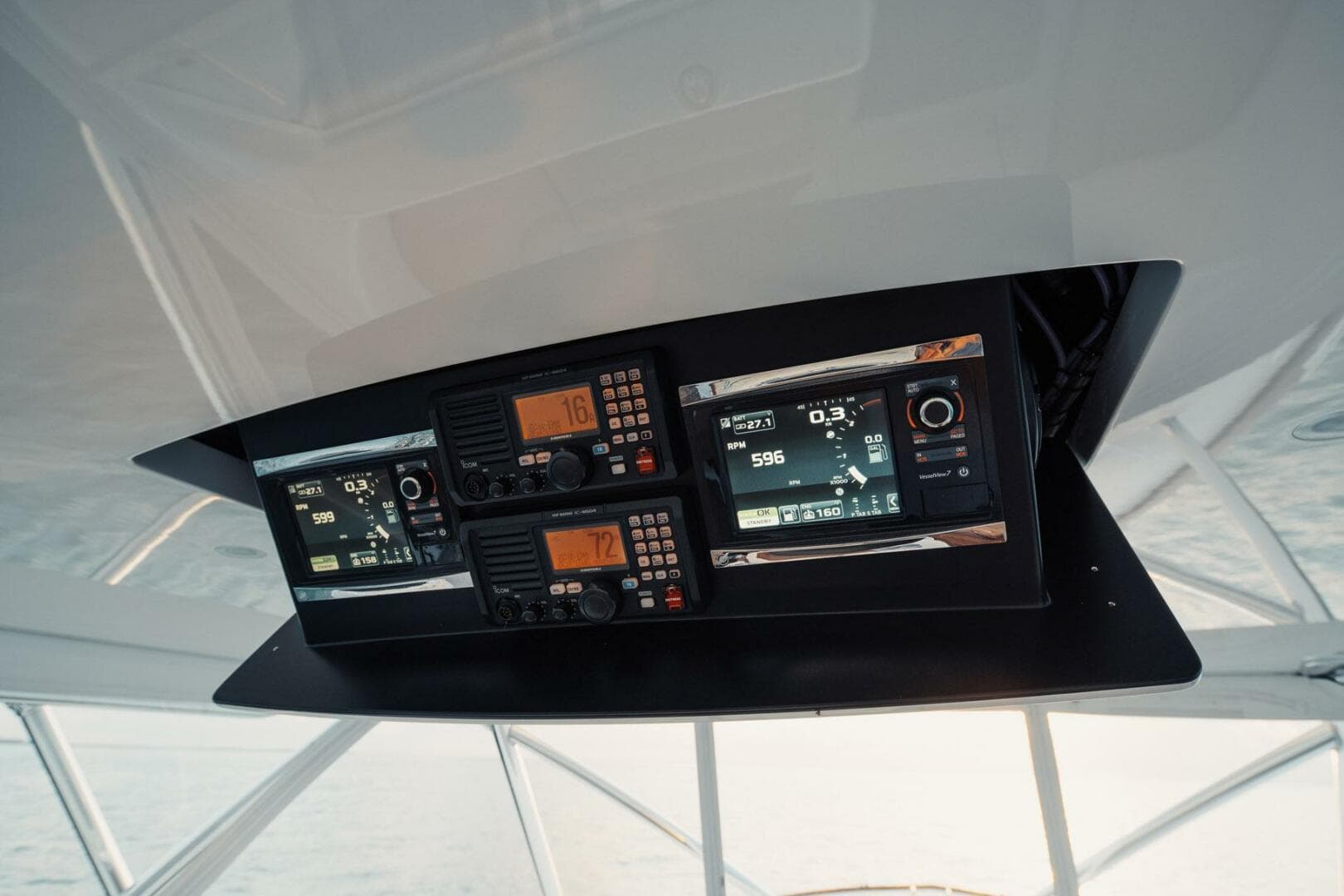 2016 F&S 40 Open Express — photo 14