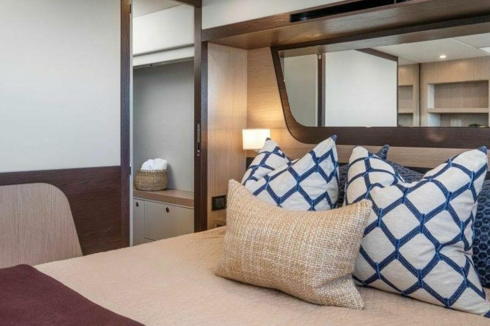 2026 Absolute 48 Coupe — photo 27