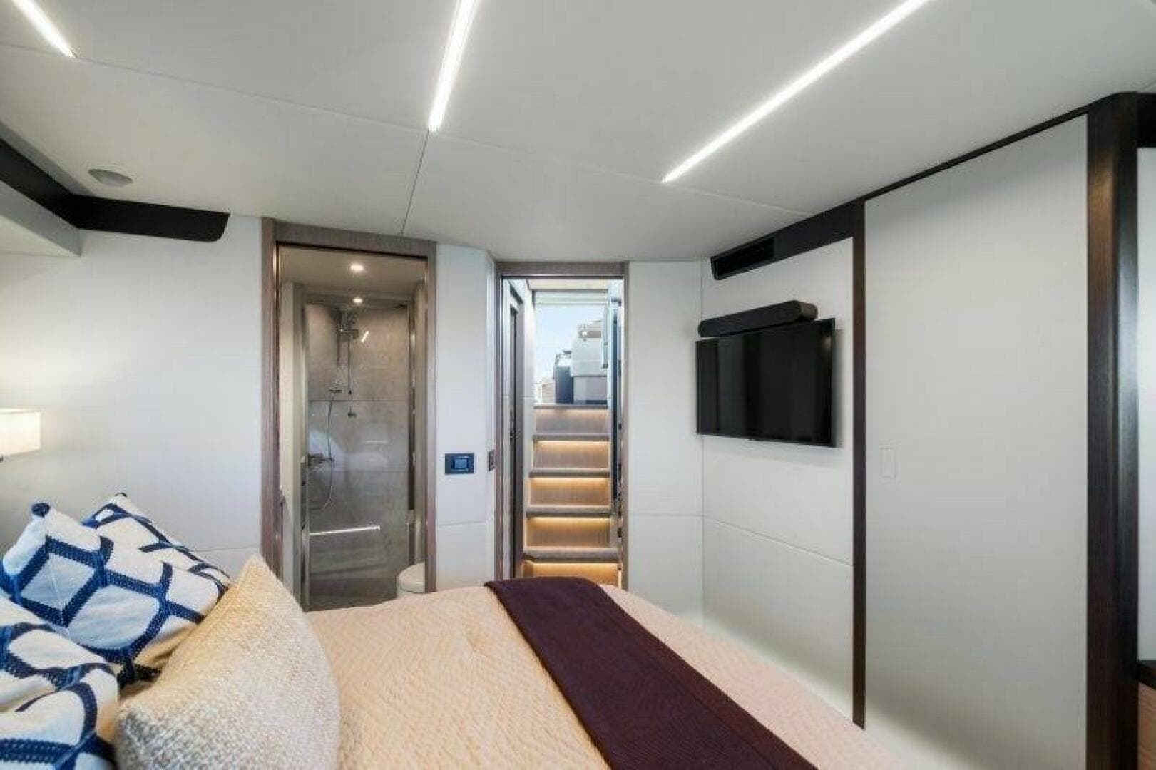 2026 Absolute 48 Coupe — photo 20