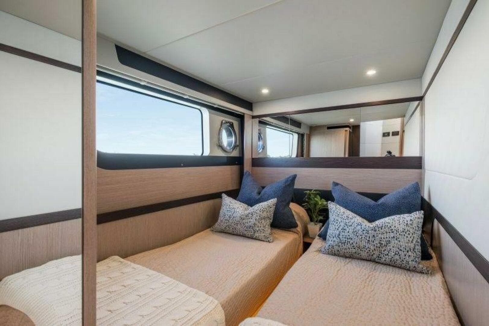 2026 Absolute 48 Coupe — photo 25