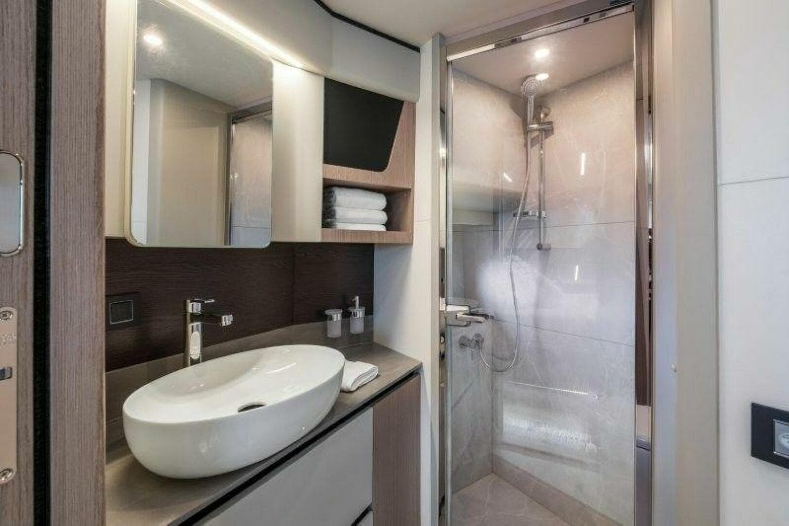 2026 Absolute 48 Coupe — photo 24