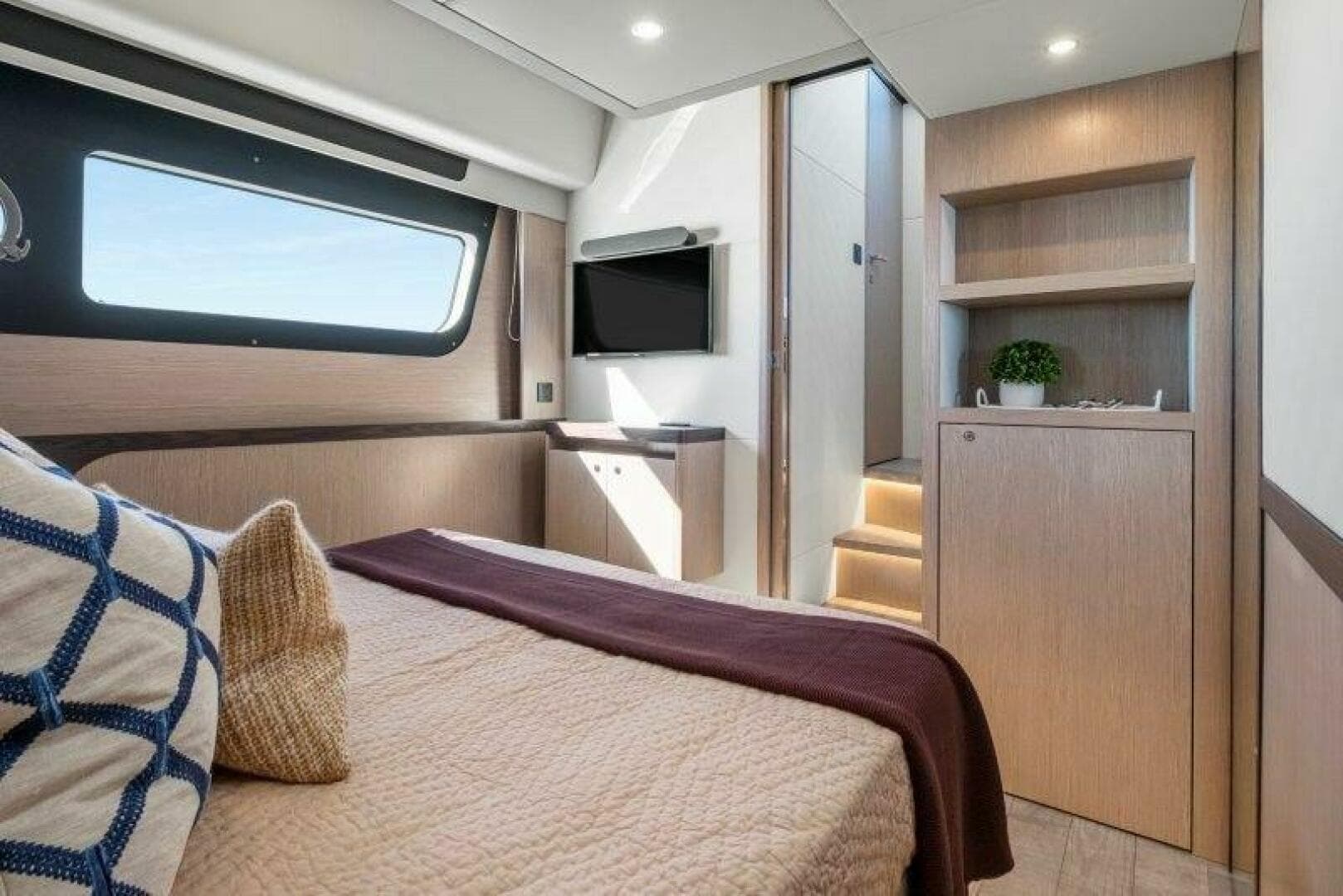 2026 Absolute 48 Coupe — photo 28