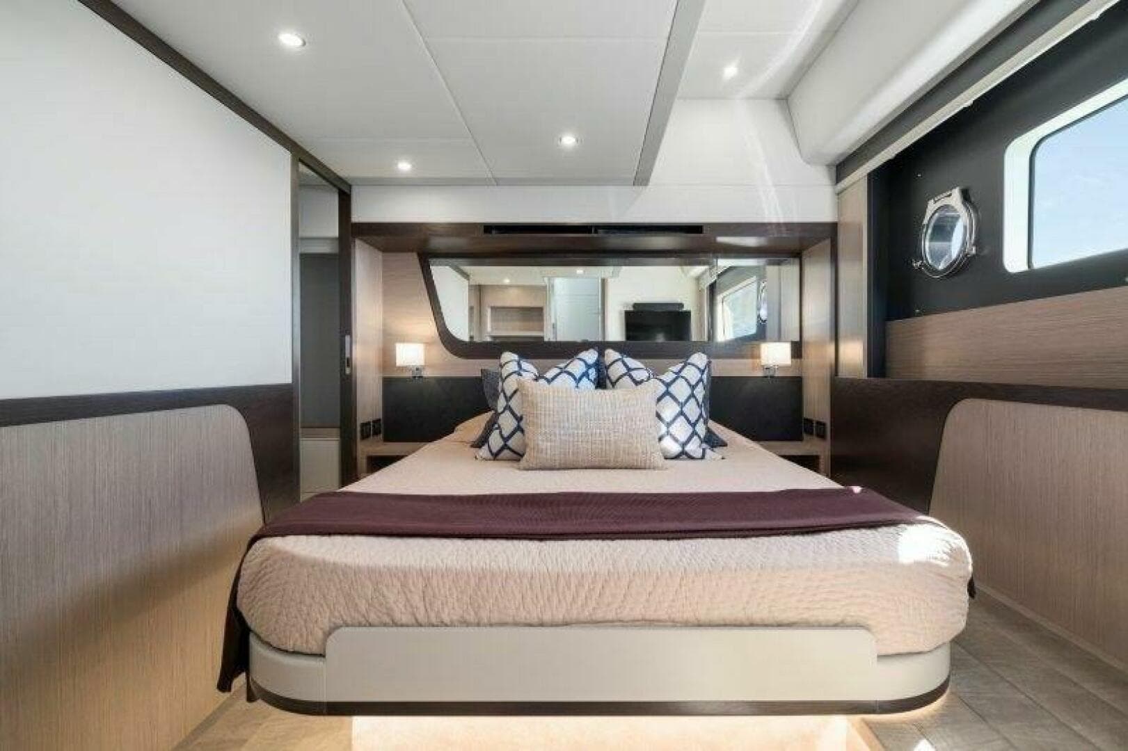 2026 Absolute 48 Coupe — photo 5