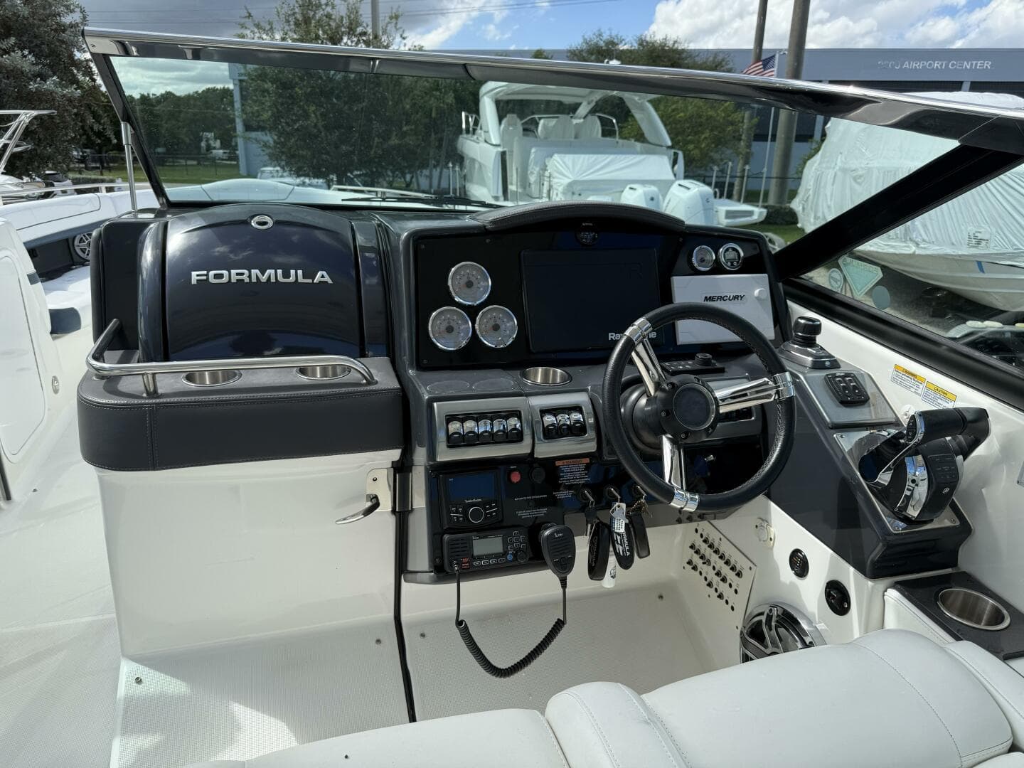 2021 Formula 350 Crossover Bowrider OB — photo 19