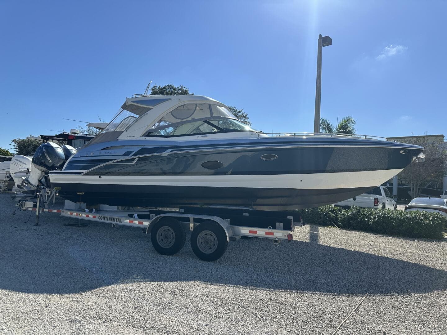 2021 Formula 350 Crossover Bowrider OB — photo 2