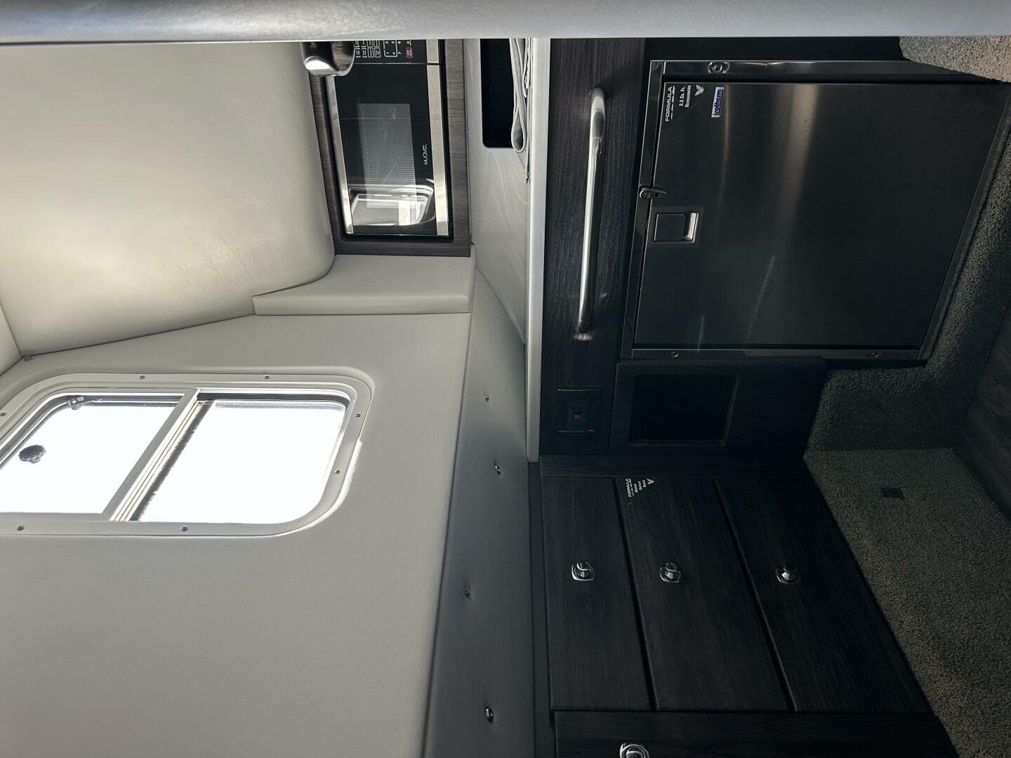 2021 Formula 350 Crossover Bowrider OB — photo 28