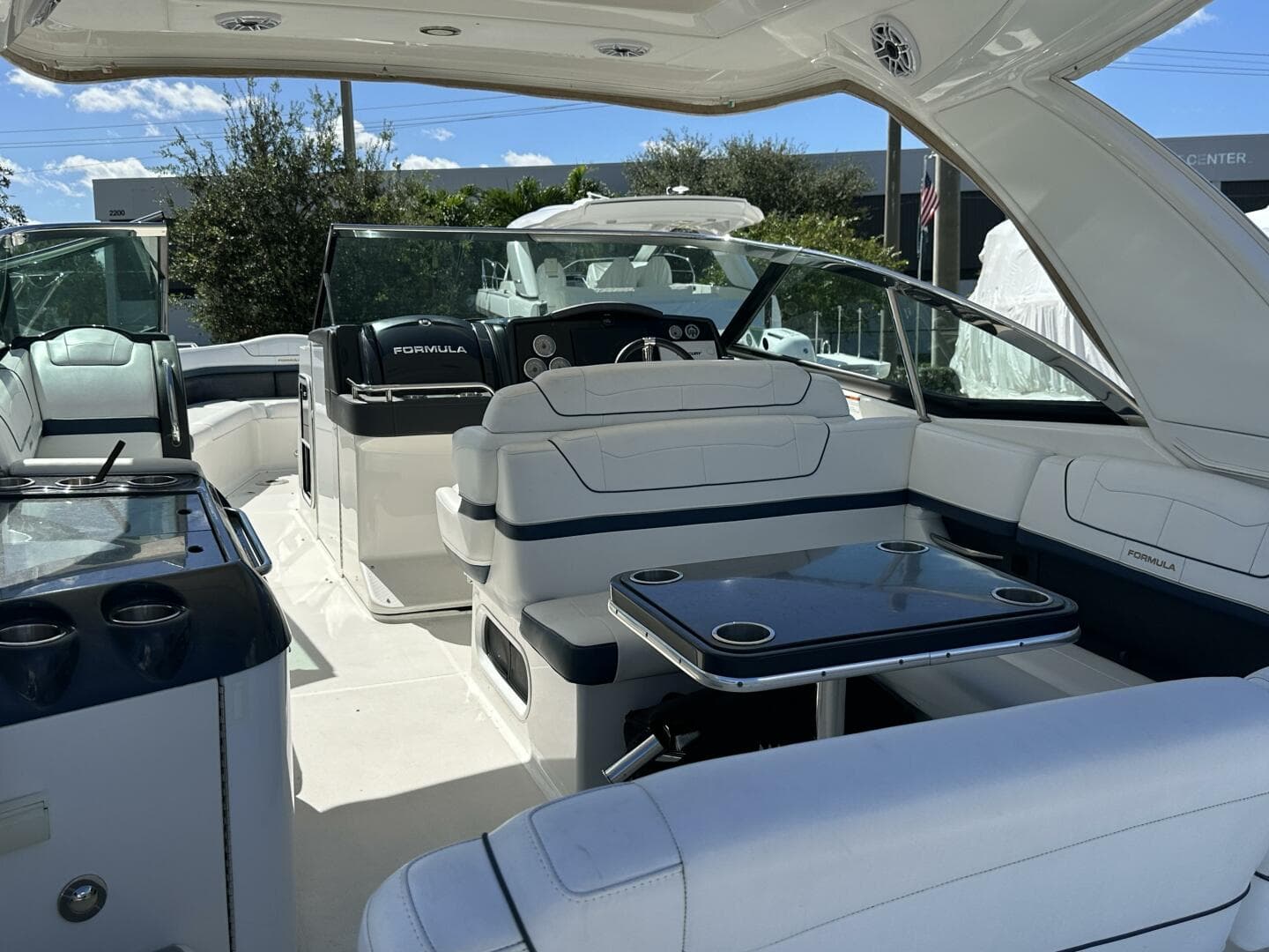 2021 Formula 350 Crossover Bowrider OB — photo 14