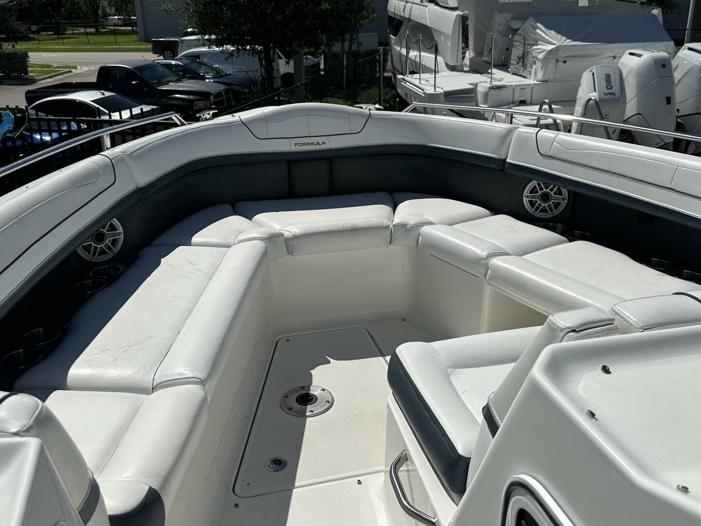 2021 Formula 350 Crossover Bowrider OB — photo 10