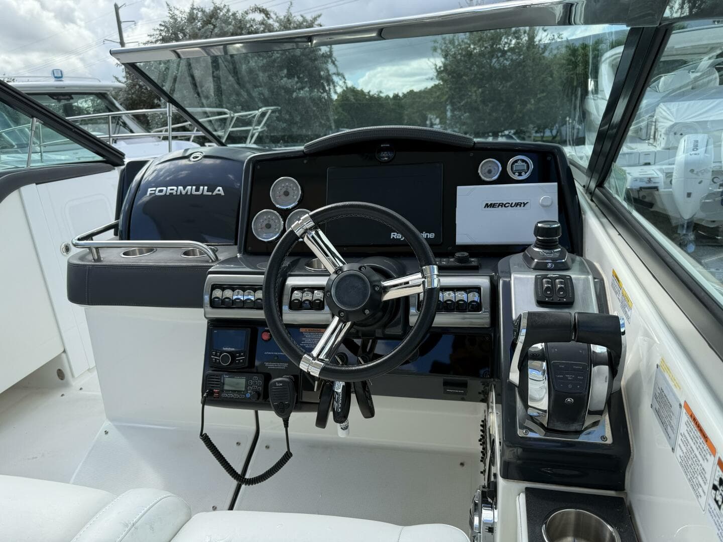 2021 Formula 350 Crossover Bowrider OB — photo 20