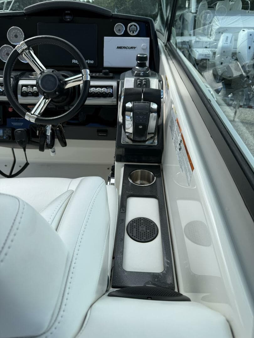 2021 Formula 350 Crossover Bowrider OB — photo 22