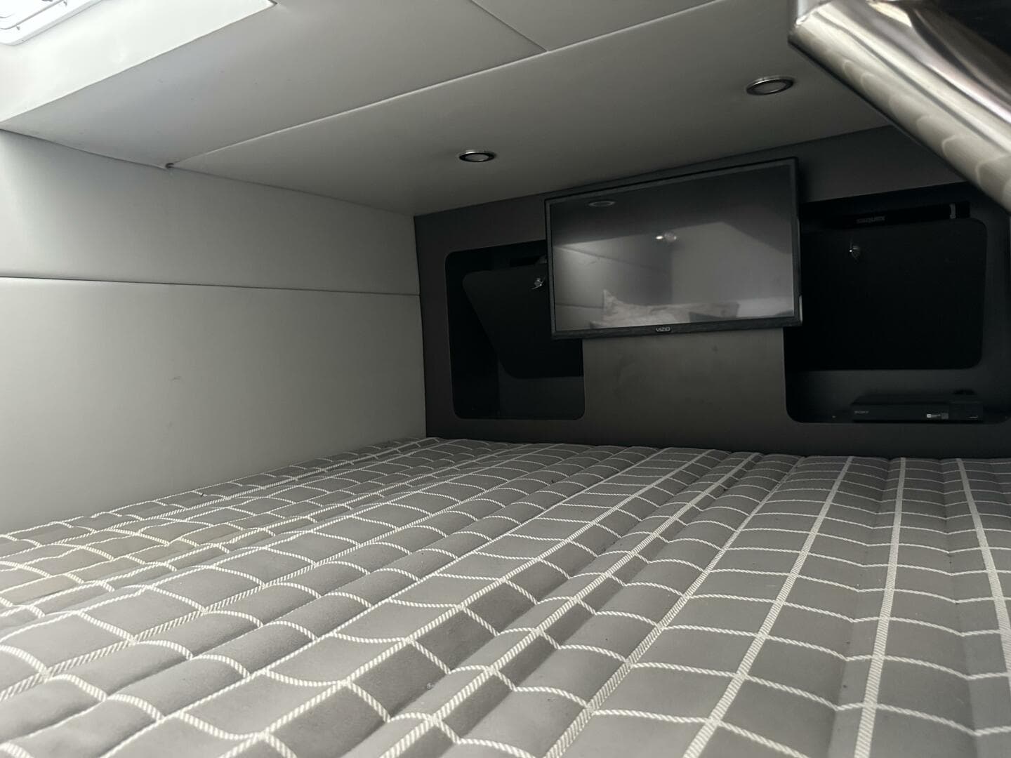 2021 Formula 350 Crossover Bowrider OB — photo 30