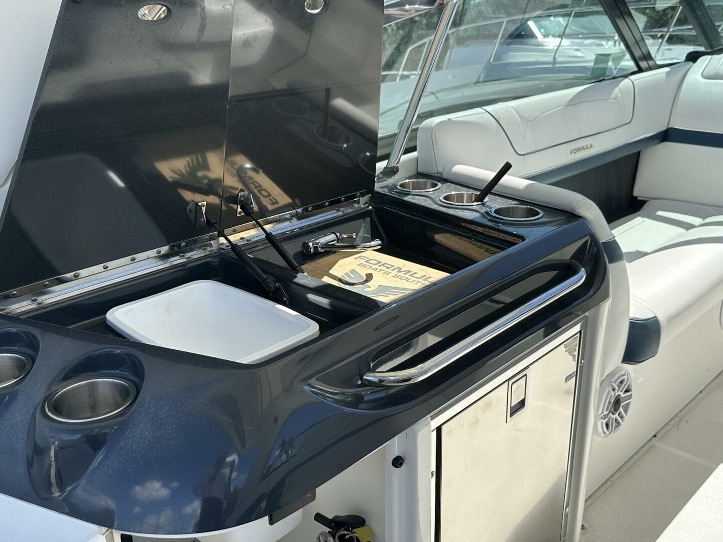 2021 Formula 350 Crossover Bowrider OB — photo 16